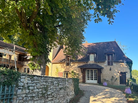 Charming cottages for 16 people, tennis and pool