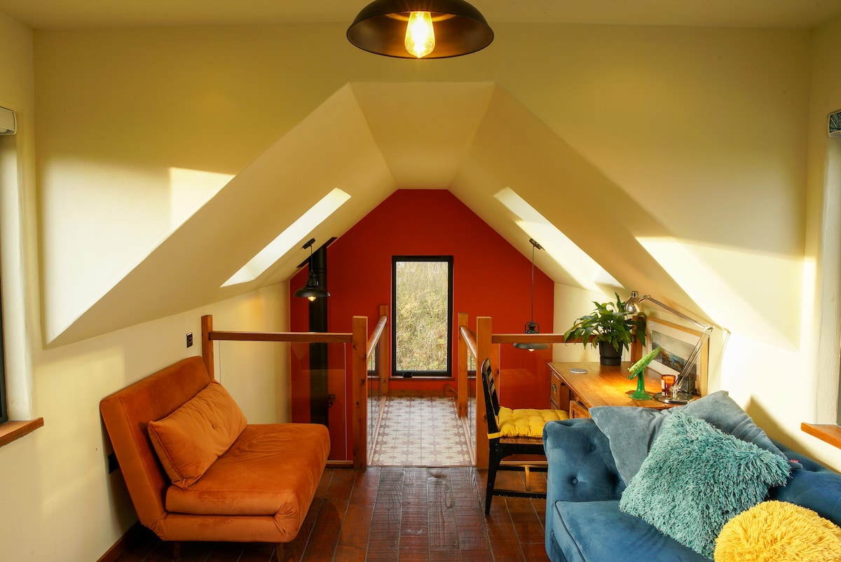 Top performing Airbnb: St Agnes coastal home, hot tub, by beach & pubs in St. Agnes