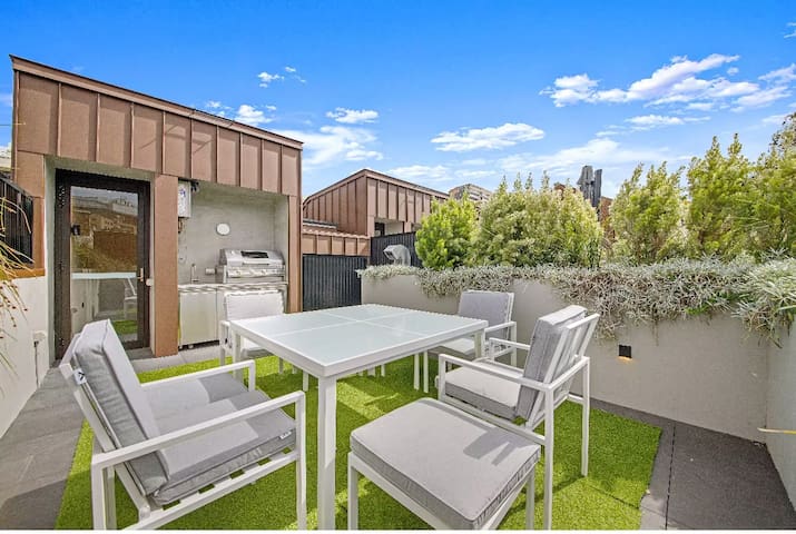 Pyrmont | Luxury 6 Stories Terrace House