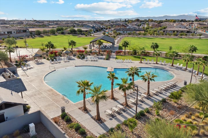 Fantastic New Home Near State Farm Stadium! - Glendale, AZ