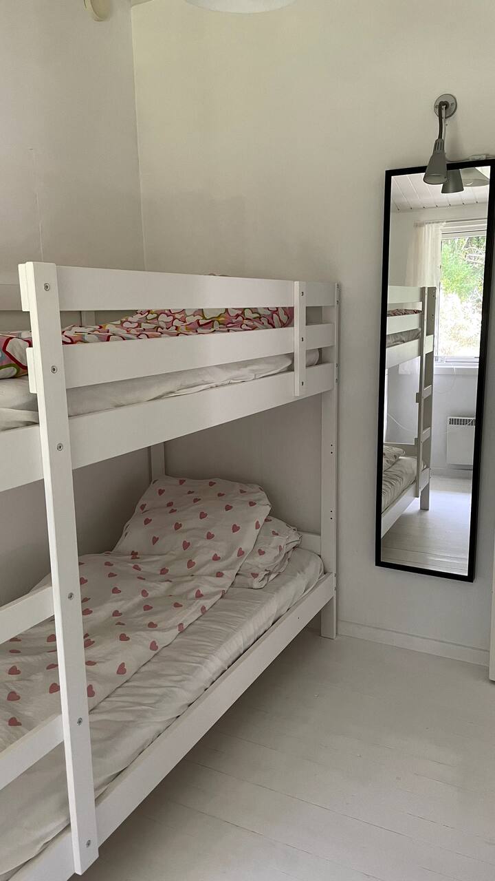 Საძინებელი, ორსართულიანი საწოლი