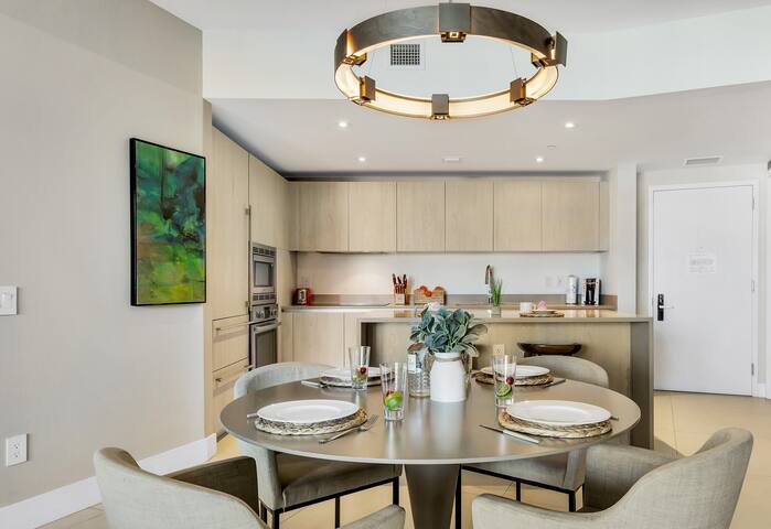 Luxury 2 BR Ocean View Amazing Pool On The Beach! gallery image 2