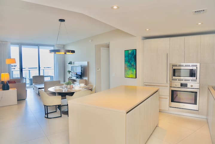 Luxury 2 BR Ocean View Amazing Pool On The Beach!