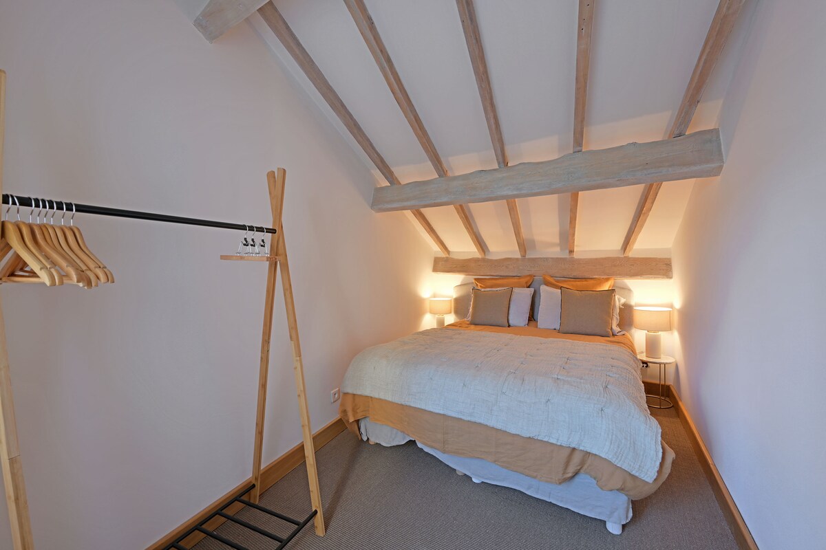 ห้องนอนบนดาดฟ้าพร้อมเตียงคู่ขนาด 160 ซม.