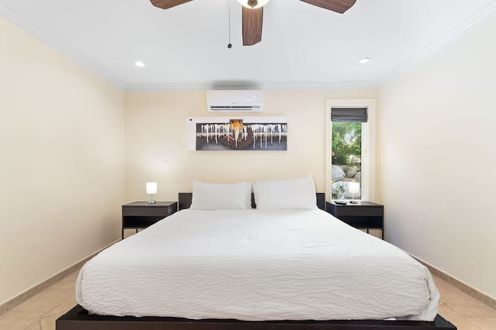 Slaapruimte met airconditioning voor comfort.