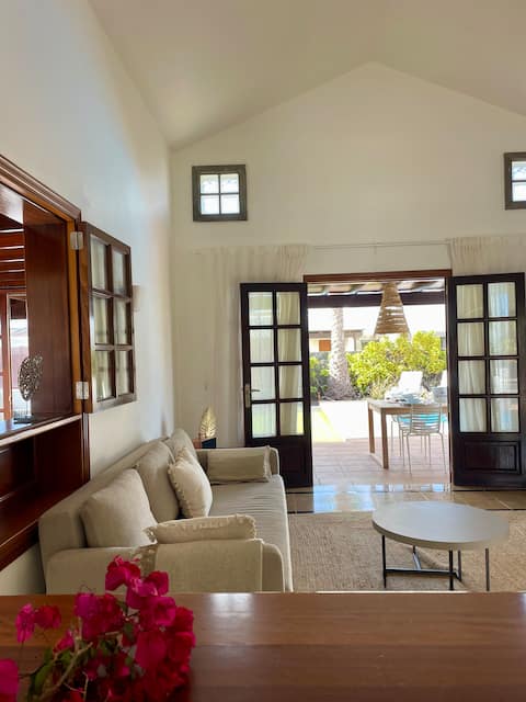 Popular Airbnb listing: Villa ON 42, heated pool and jacuzzi in Yaiza