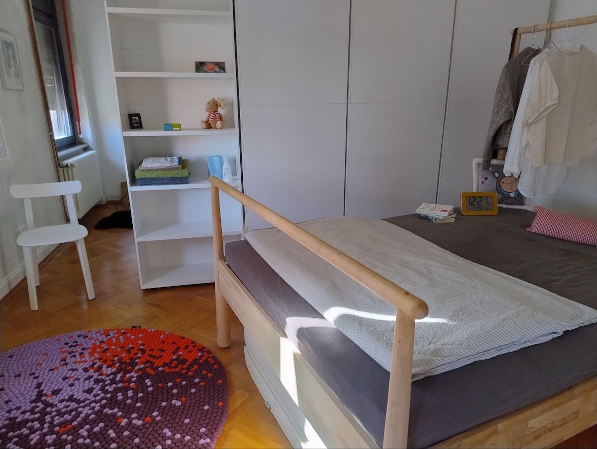 Je kunt hier goed slapen op 140 x 200 cm