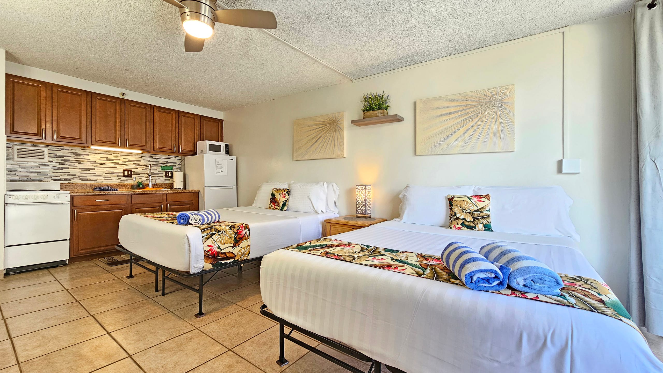 MS 903 2 Queen Beds & a Pool +FREE Parking! - Image 1