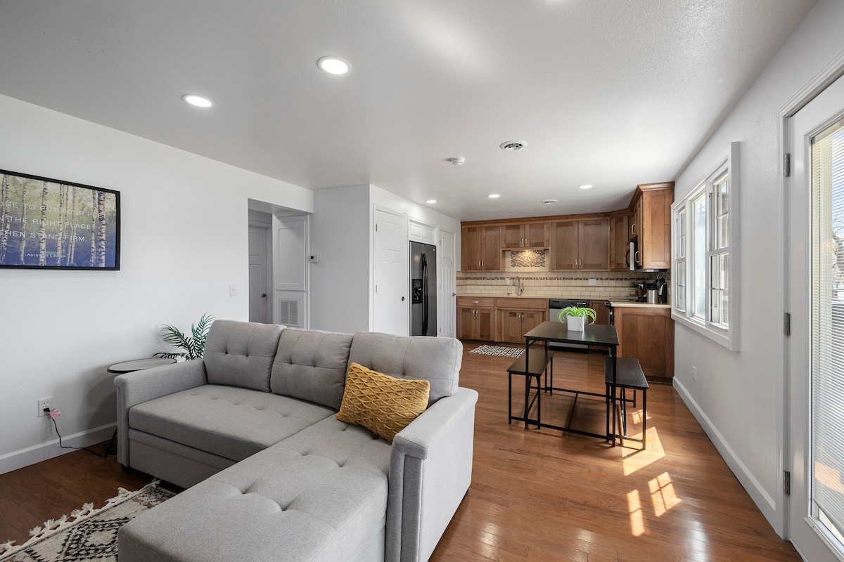 Take in the views of Table Rock Lake or watch your favorite show in the living room. The sofa converts to a bed.