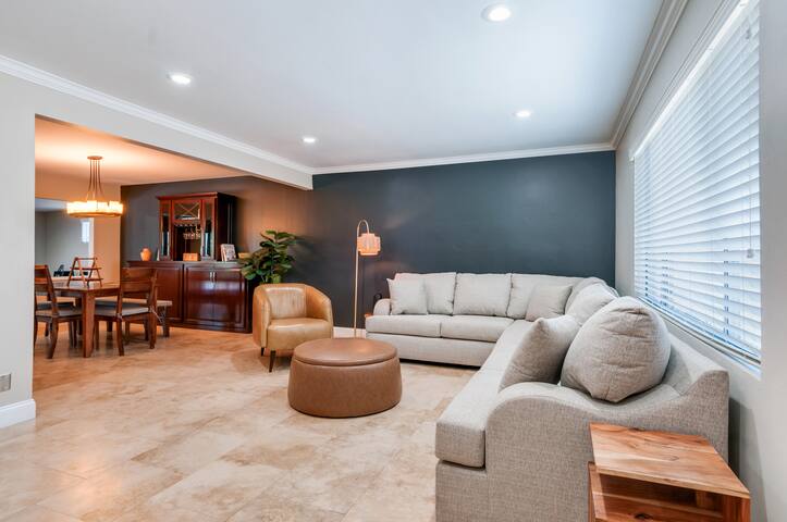 LuXurioUS Home Near L.A., Theme Parks and Beaches