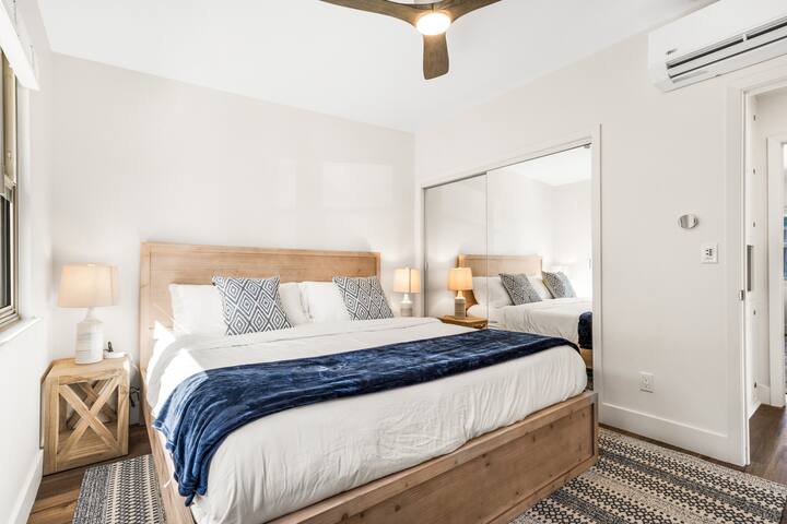 Sleeps 28 w/ AC! PB Retreat w/ Parking – 16 Beds! gallery image 3