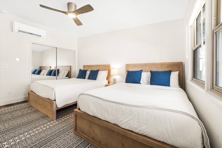 Sleeps 28 w/ AC! PB Retreat w/ Parking – 16 Beds! gallery image 4