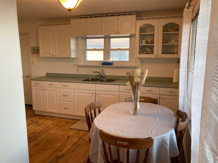 Lakefront 3 Bedroom Cottage - Port Dover