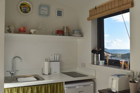 Top performing Airbnb: Stunning Sea View Cabin|4min to Beach|Free Parking in Mortehoe