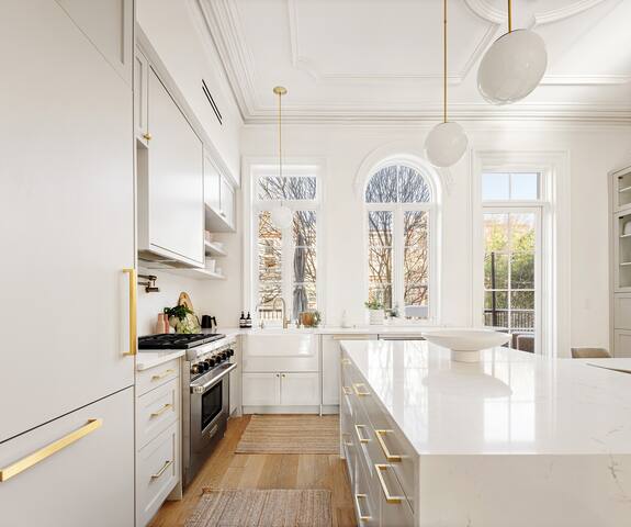 3000SF Mint Park Slope 5BR w/ deck & yard gallery image 4