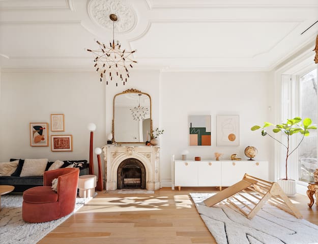 3000SF Mint Park Slope 5BR w/ deck & yard gallery image 2