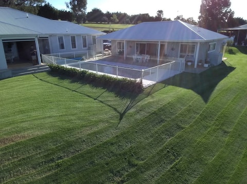 Successful Airbnb property: Springvale Pool Studio in Wagga Wagga City Council
