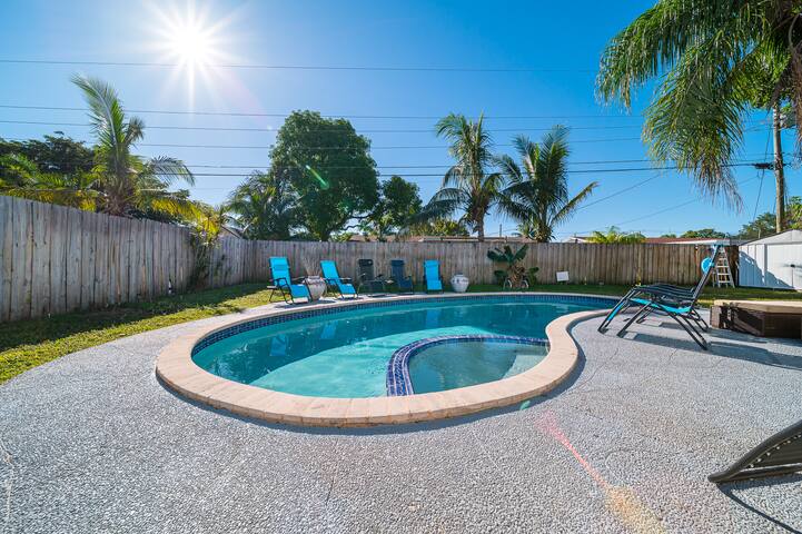 Stunning 2-story Home 5 BRs with Heated Pool gallery image 3