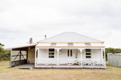 Lights Cottage - Farm Stay