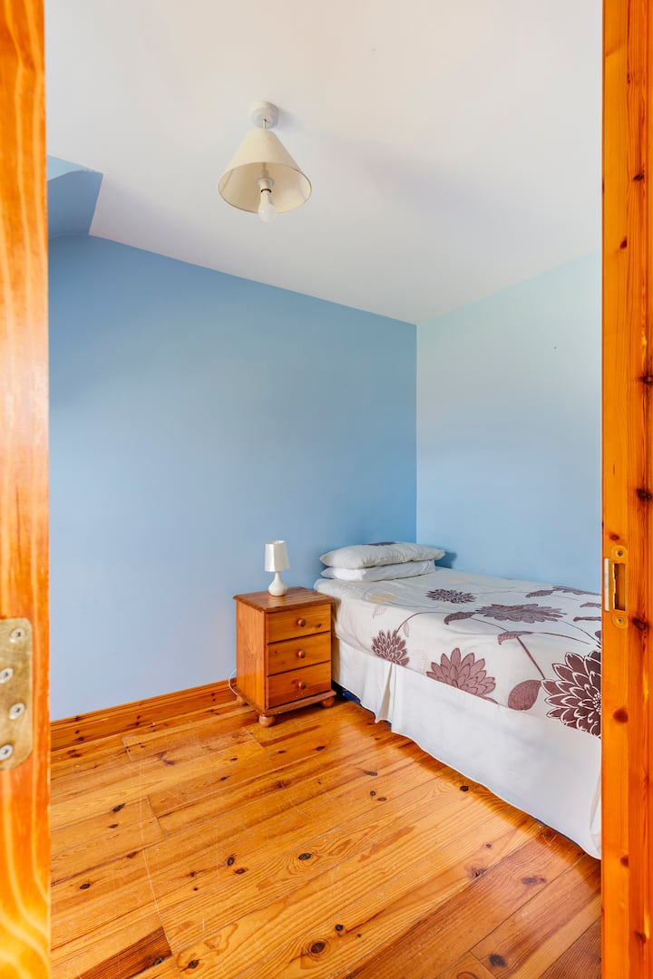 Bedroom 5, single bedroom upstairs with extra pull out bed if required.

