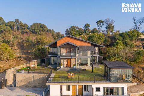StayVista at 3 Rooms @ Savara w/ Gazebo, BBQ