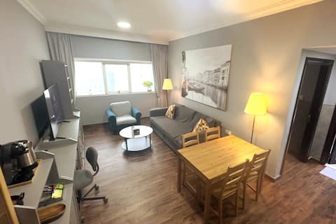 Jaunty 1-Bedroom Apt. Sea View & Housekeeping