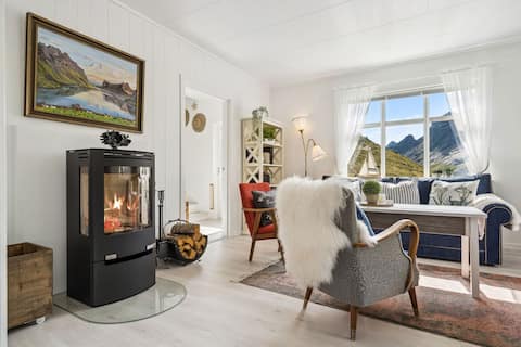 Reinefjorden Cottage (Queen Room) Access via Ferry