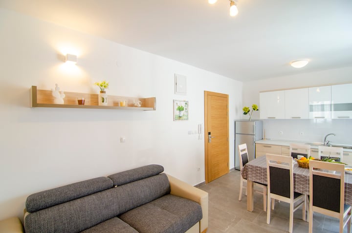 S4 -2br Apartment With Pool View - Bol