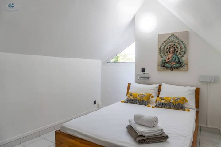 Spavaća soba 4 s TV-om i klima-uređajem, bračnim krevetom (160x200) i vlastitom kupaonicom