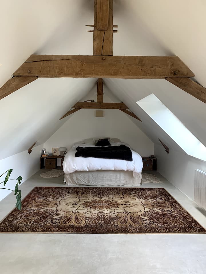 上主卧 
加大双人床180厘米