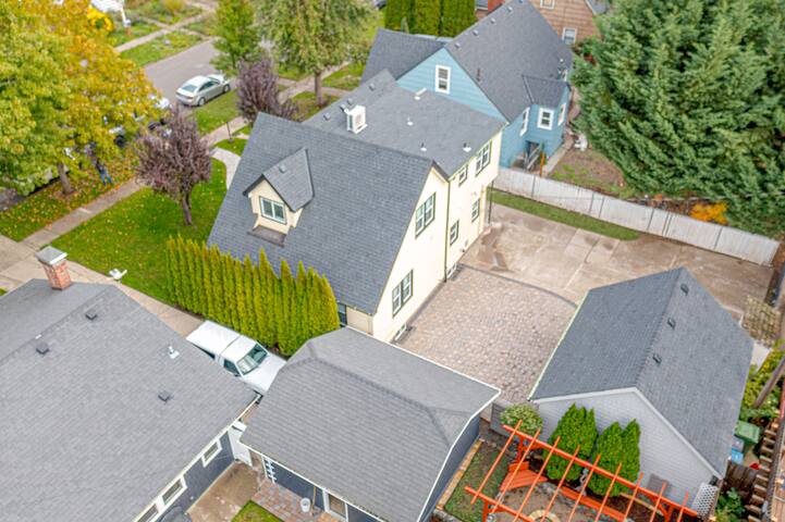 Salem Midtown Charmer! gallery image 3