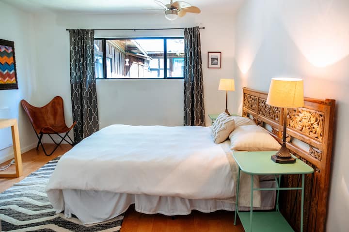 Third bedroom with queen bed, off the living room 