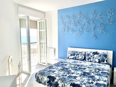 [10 min. from Sanremo] Sea-Front Apartment