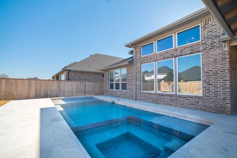 All new 4bdr w/ Pool and Media Room!