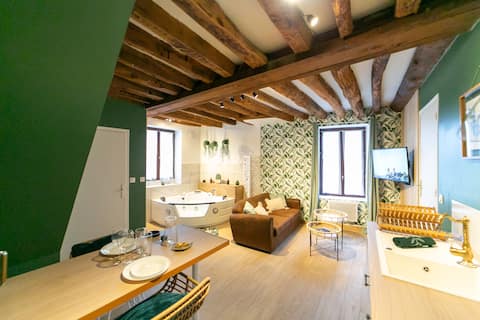 Relaxing Getaway | Balneo House | 5 min Train Station