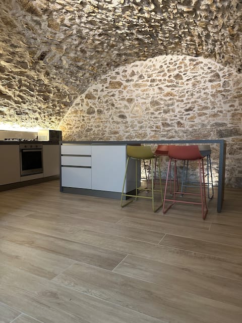 Suggestive 5-bed apartment