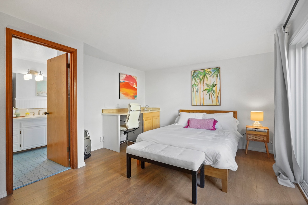 חדר שינה ראשי עם מזרן היברידי חדש בגודל 10אינץ ' 