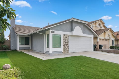 Charming 2 Bed/2 Bath Steps to Arrowhead Medical!