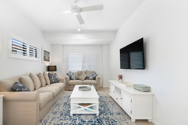 5-Bed Mermaid Waters Luxury Home