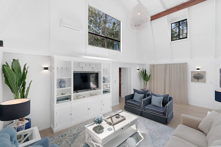 5-Bed Mermaid Waters Luxury Home