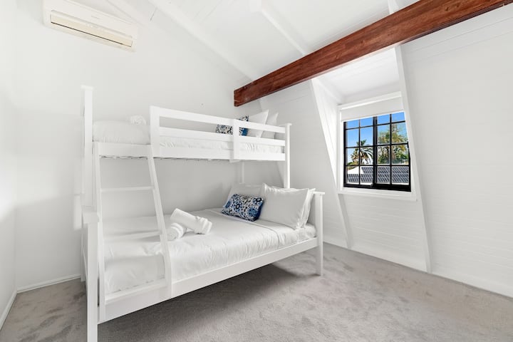 5-Bed Mermaid Waters Luxury Home
