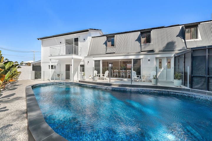 5-Bed Mermaid Waters Luxury Home