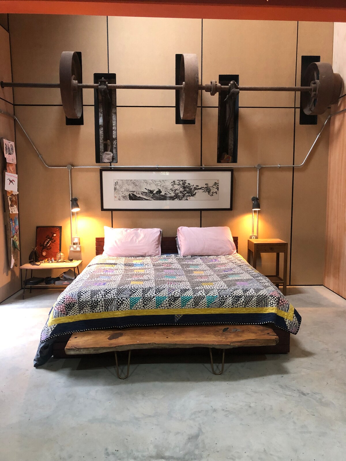 Posteľ 1 (prízemie) s vlastnou kúpeľňou a prechádzkou v šatni