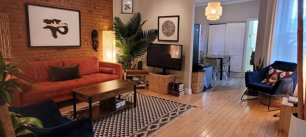 Nice Condo on St-Catherine gallery image 2