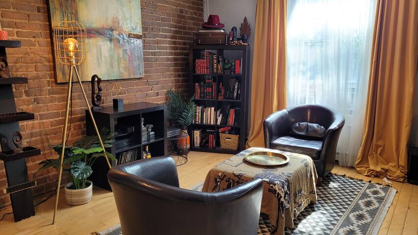 Nice Condo on St-Catherine gallery image 3