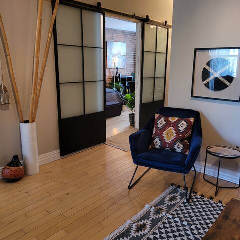 Nice Condo on St-Catherine gallery image 4