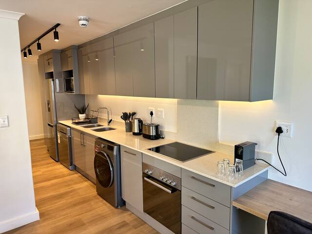 Newlands Peak 2Bedroom Apartment gallery image 3