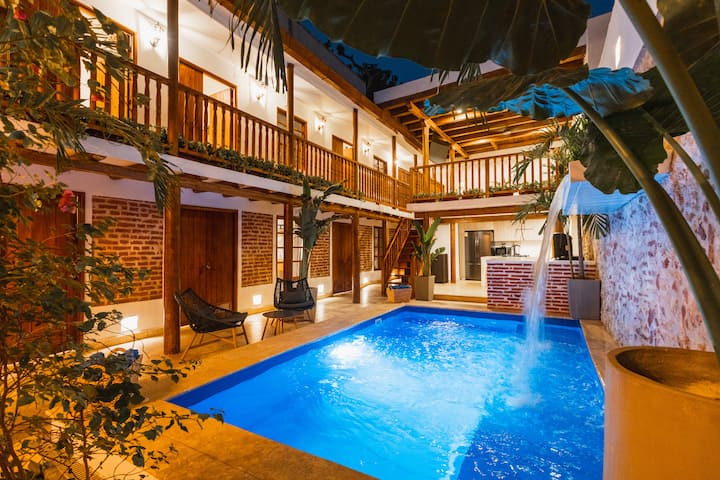 Casa Oasis | 8br + Waterfall Pool | Getsemani - Cartagena, Colombia
