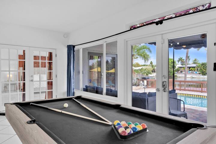 Lakefront Villa Heated Pool | 6-mins to the Beach gallery image 5