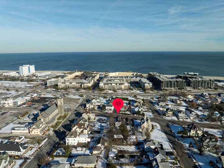 3 Blocks to Pier Village Boardwalk - Sleeps 11 - Houses for Rent in Long  Branch, New Jersey, United States - Airbnb
